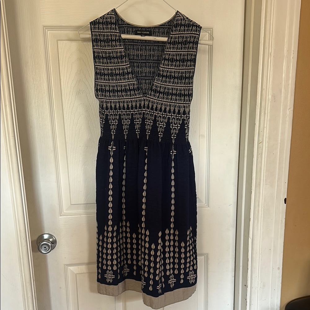 Max Edition Blue and White Sleeveless V-Neck Sundress